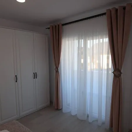 White Apartment Gura Humorului, Bucovina, Voronet Exterior photo